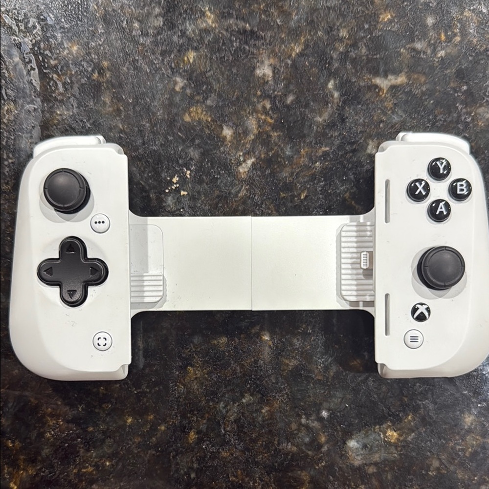 Razor White handheld gaming for IPhone lightning port